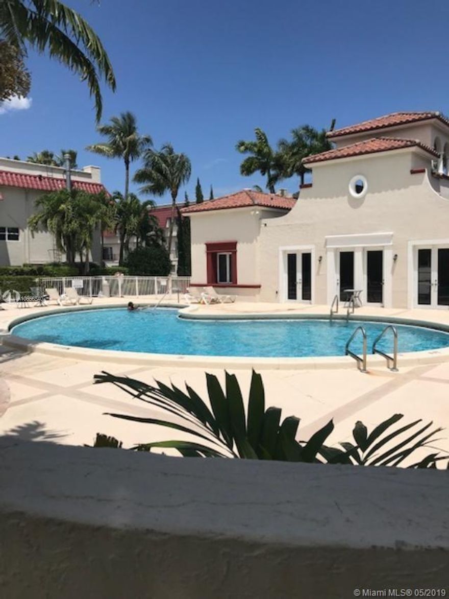 Absolutely gorgeous 1 bedroom 1 bath completely furnished. Close to expressway, US1, metro train, Dadeland Area.  This location is central and well sought after.