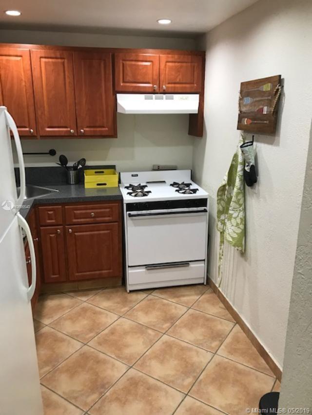 VILLAS OF PINECREST CONDO - Residential Lease