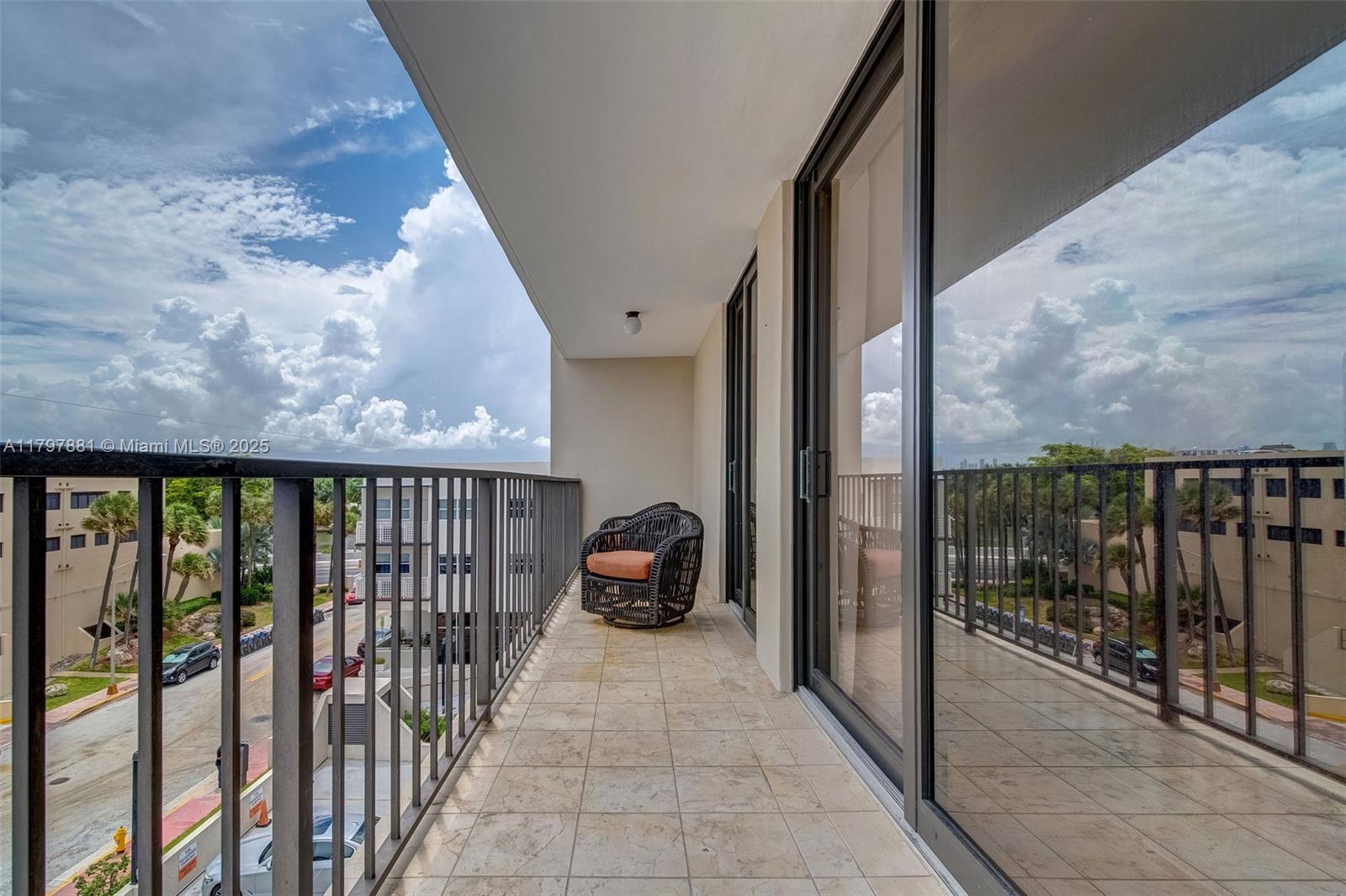 2625 Collins Ave 402