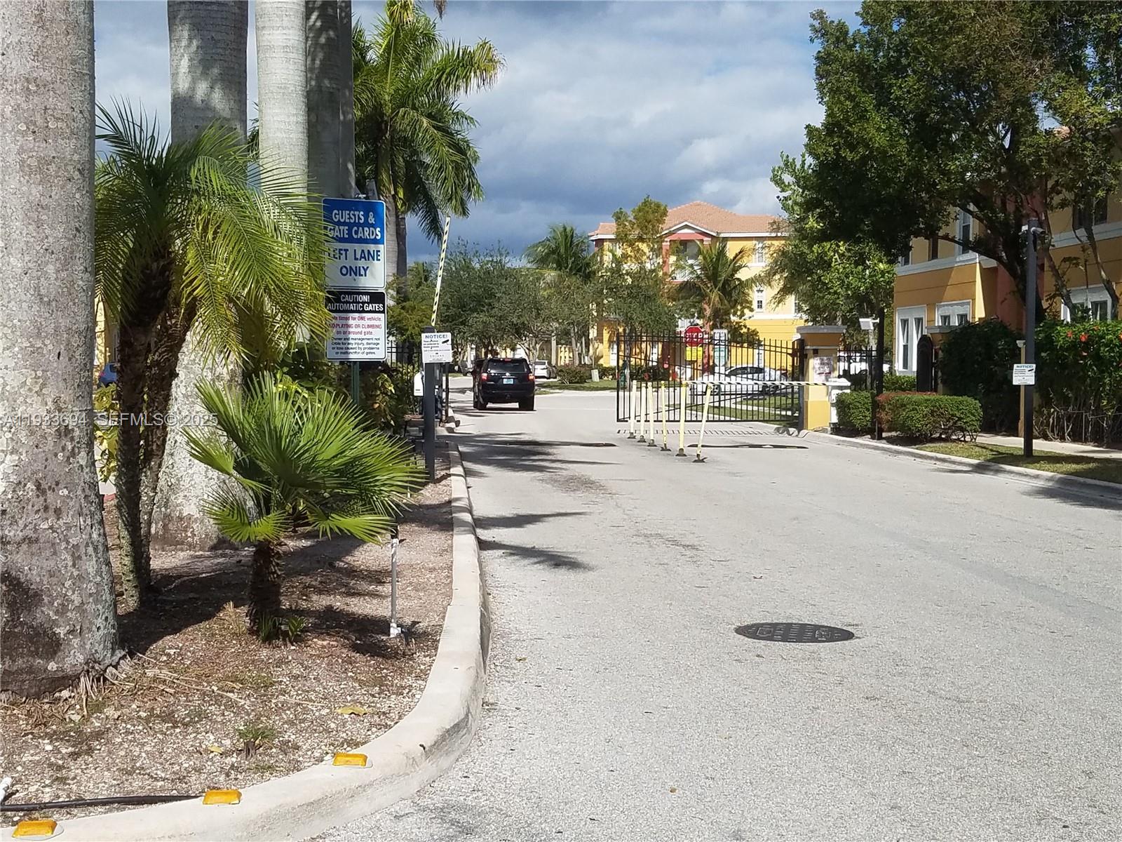 SHOMA TOWNHOMES AT ROYAL - Residential