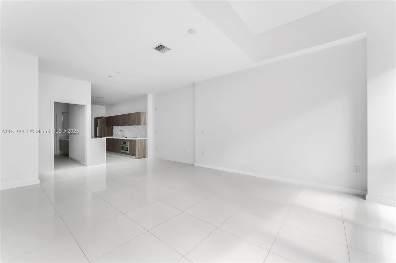 Welcome to the best value in all of Paramount Miami for a modern spacious and bright studio. Features include: white tile floors, 10 ft high ceilings, huge kitchen, tons of cabinet space, large bathroom with both shower and tub, washer/dryer, large living area, closet, tons of light and windows and much more. Have access to amazing amenities including basketball, soccer, tennis, boxing, racquetball, roof top pools, BBQ and more
