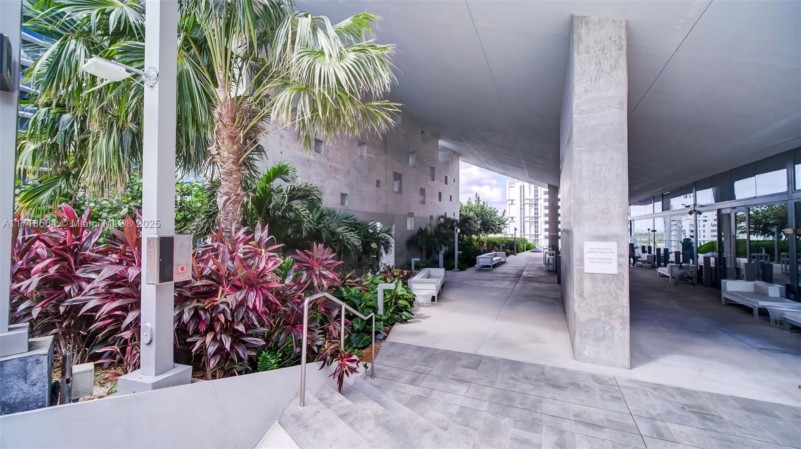 RISE CONDO - Residential