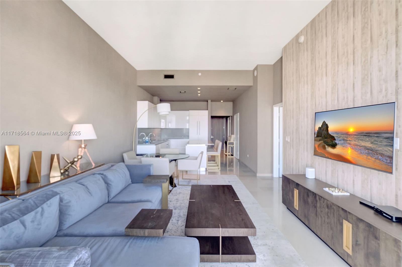 88 SW 7th St 4006