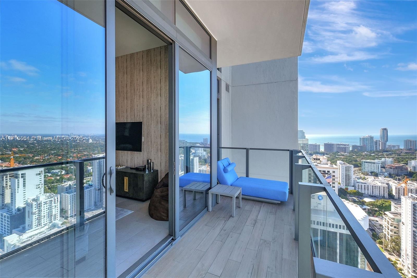 RISE CONDO - Residential