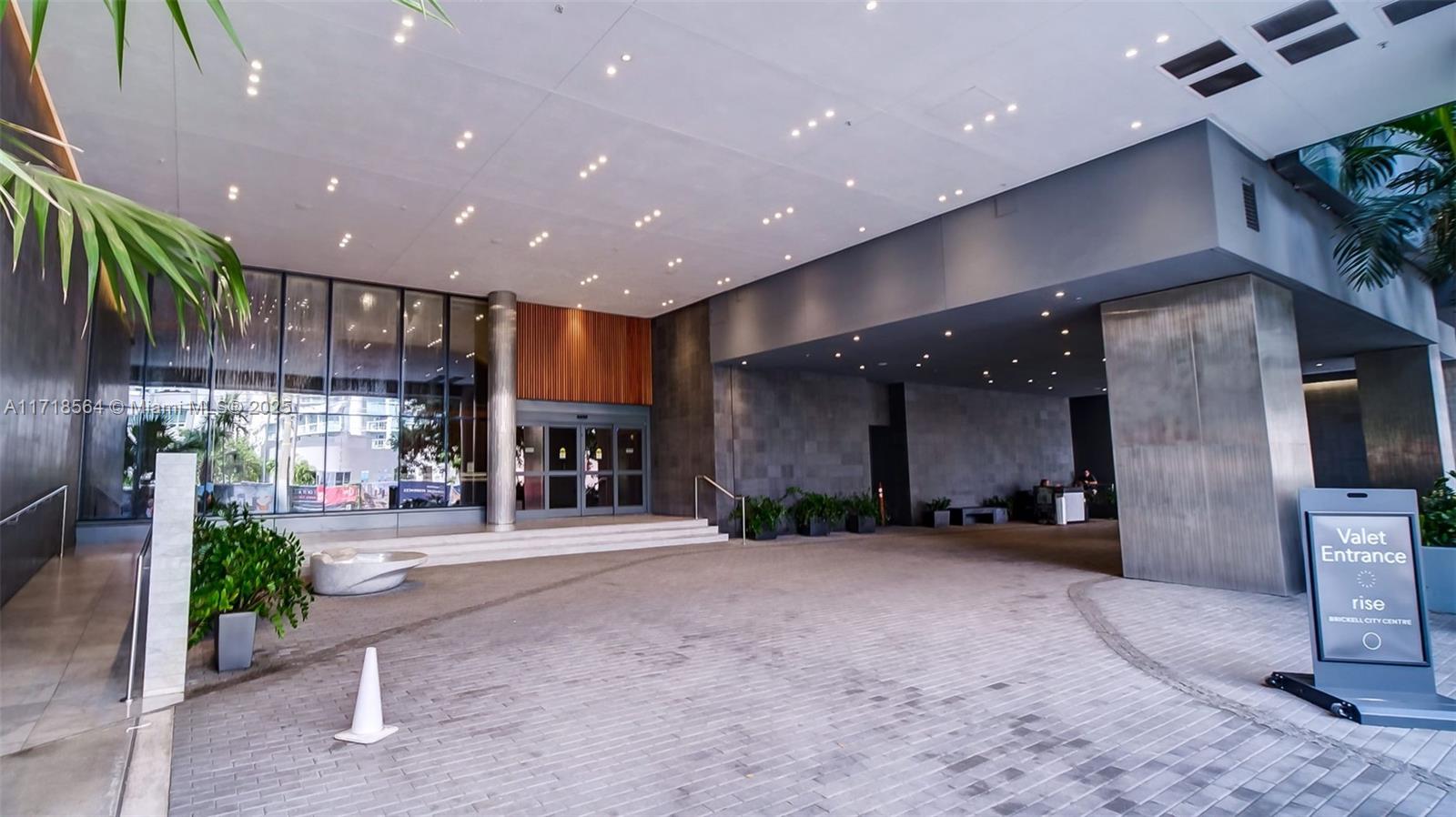 RISE CONDO - Residential