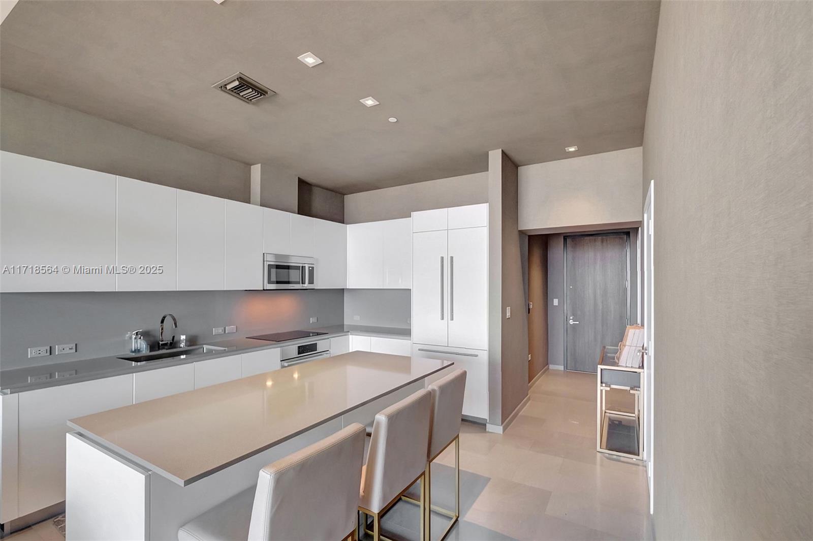 88 SW 7th St 4006