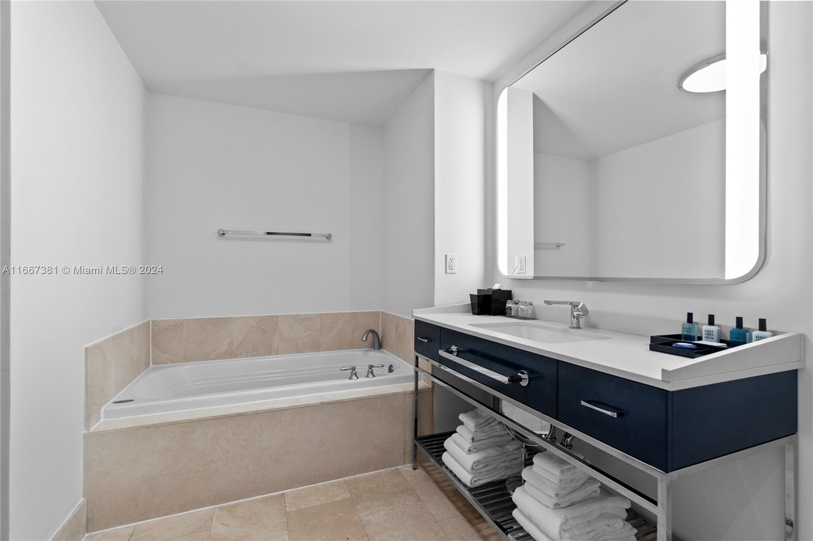 Fontainebleau II Tresor - Residential