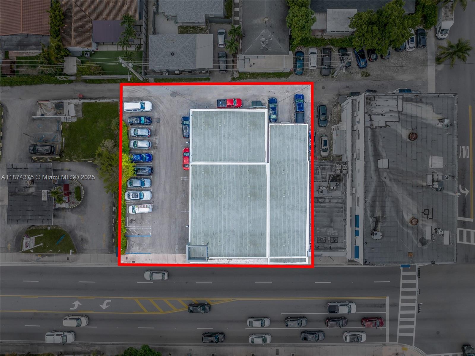 Main image without alt text