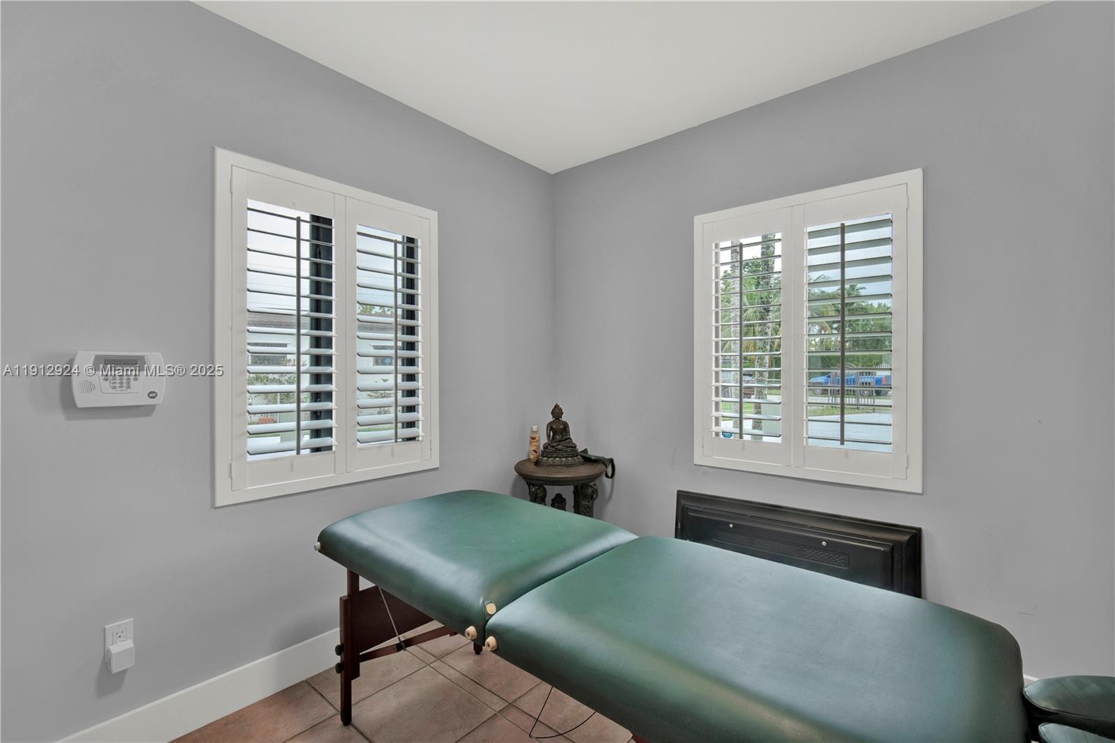 BREEZEVIEW MANORS - Residential Lease