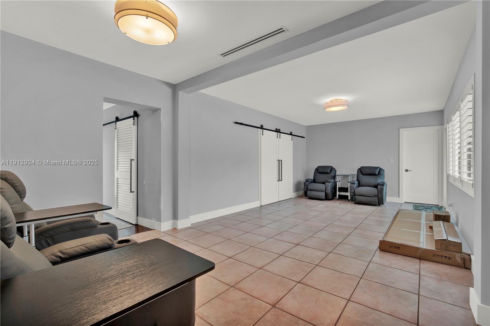 BREEZEVIEW MANORS - Residential Lease