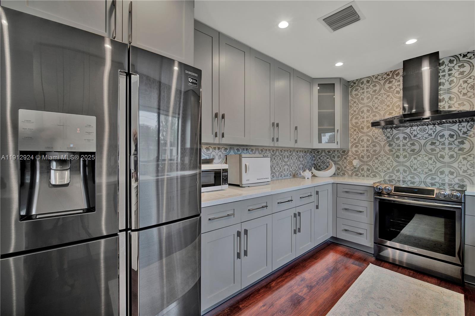 BREEZEVIEW MANORS - Residential Lease