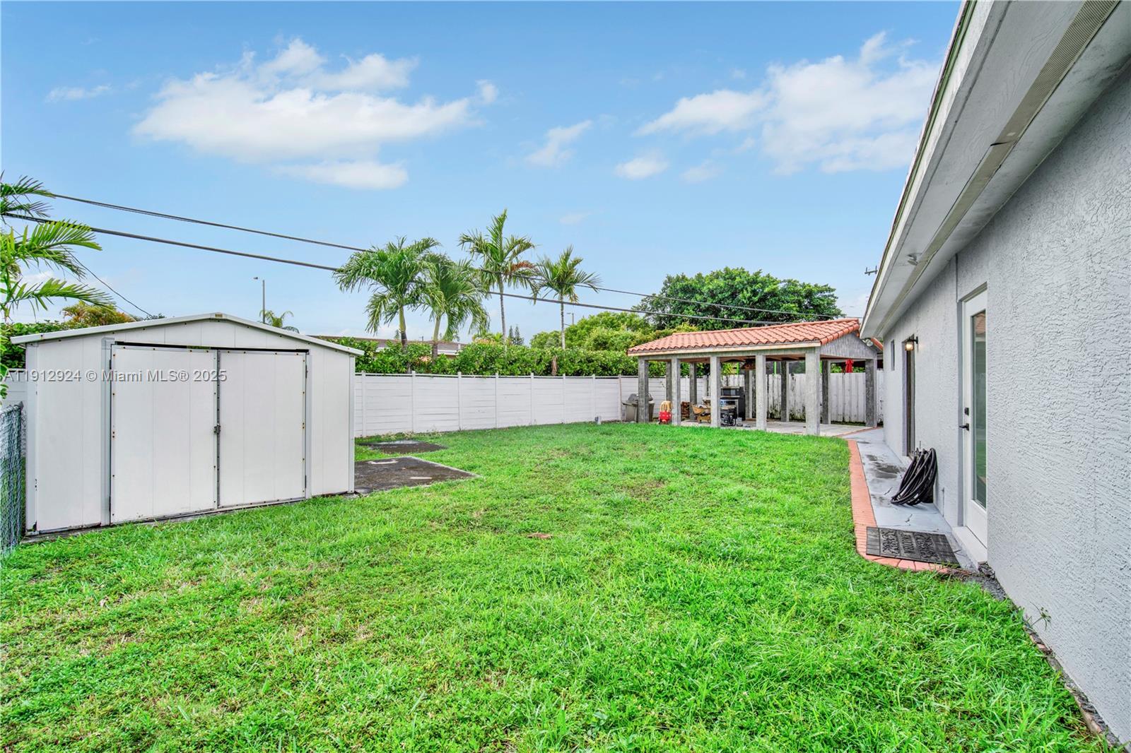 BREEZEVIEW MANORS - Residential Lease