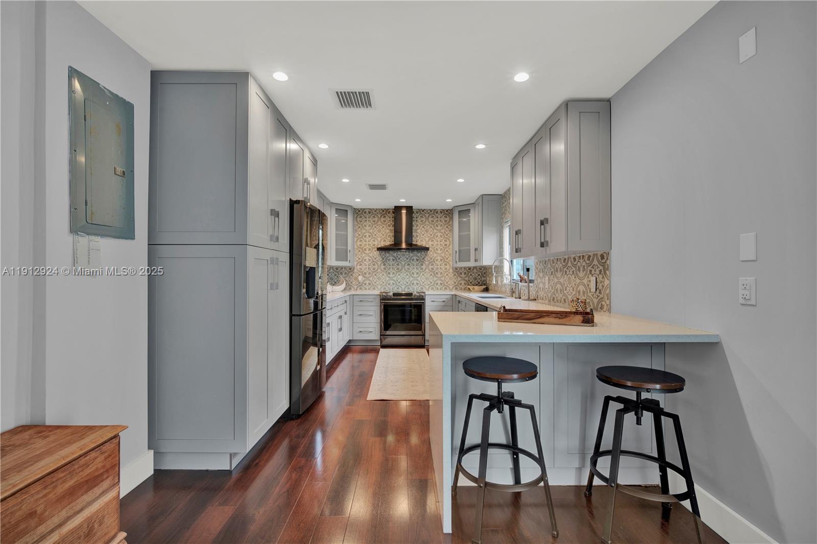 BREEZEVIEW MANORS - Residential Lease