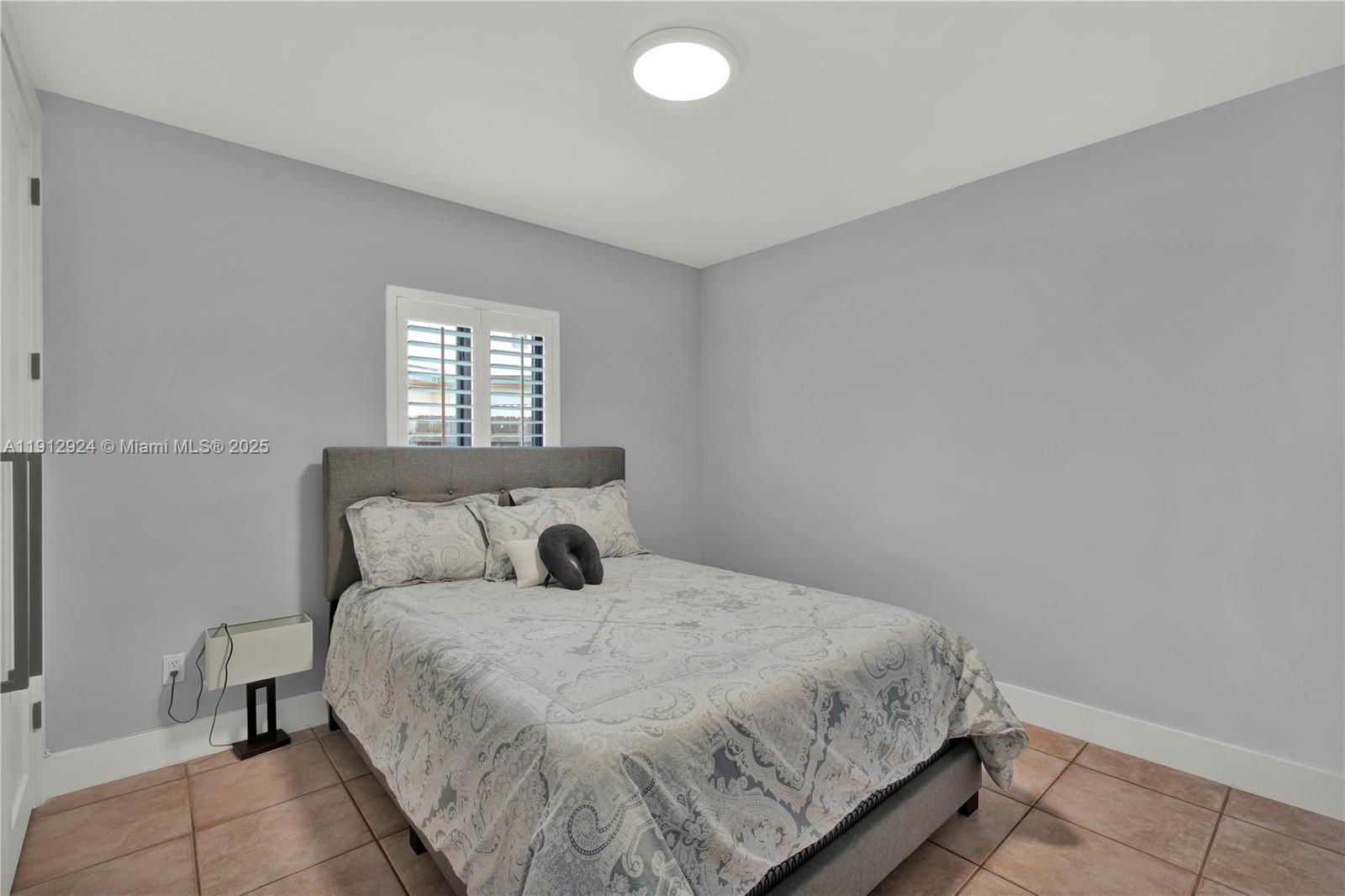 BREEZEVIEW MANORS - Residential Lease