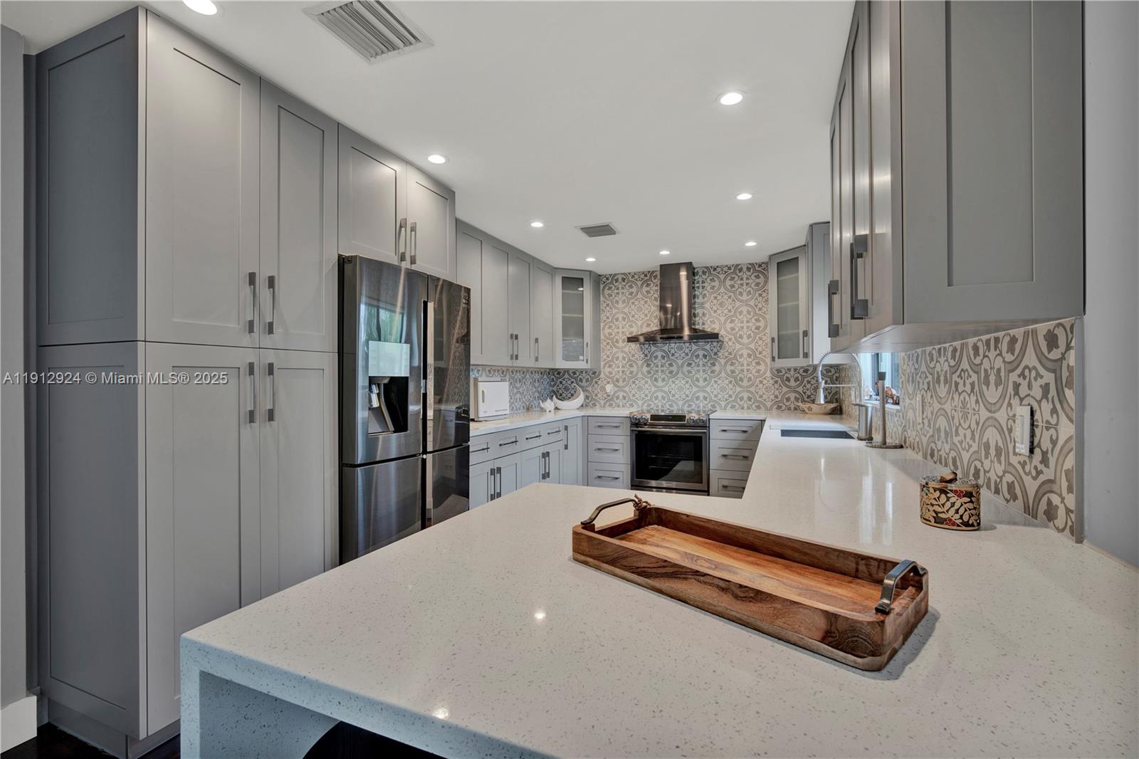 BREEZEVIEW MANORS - Residential Lease