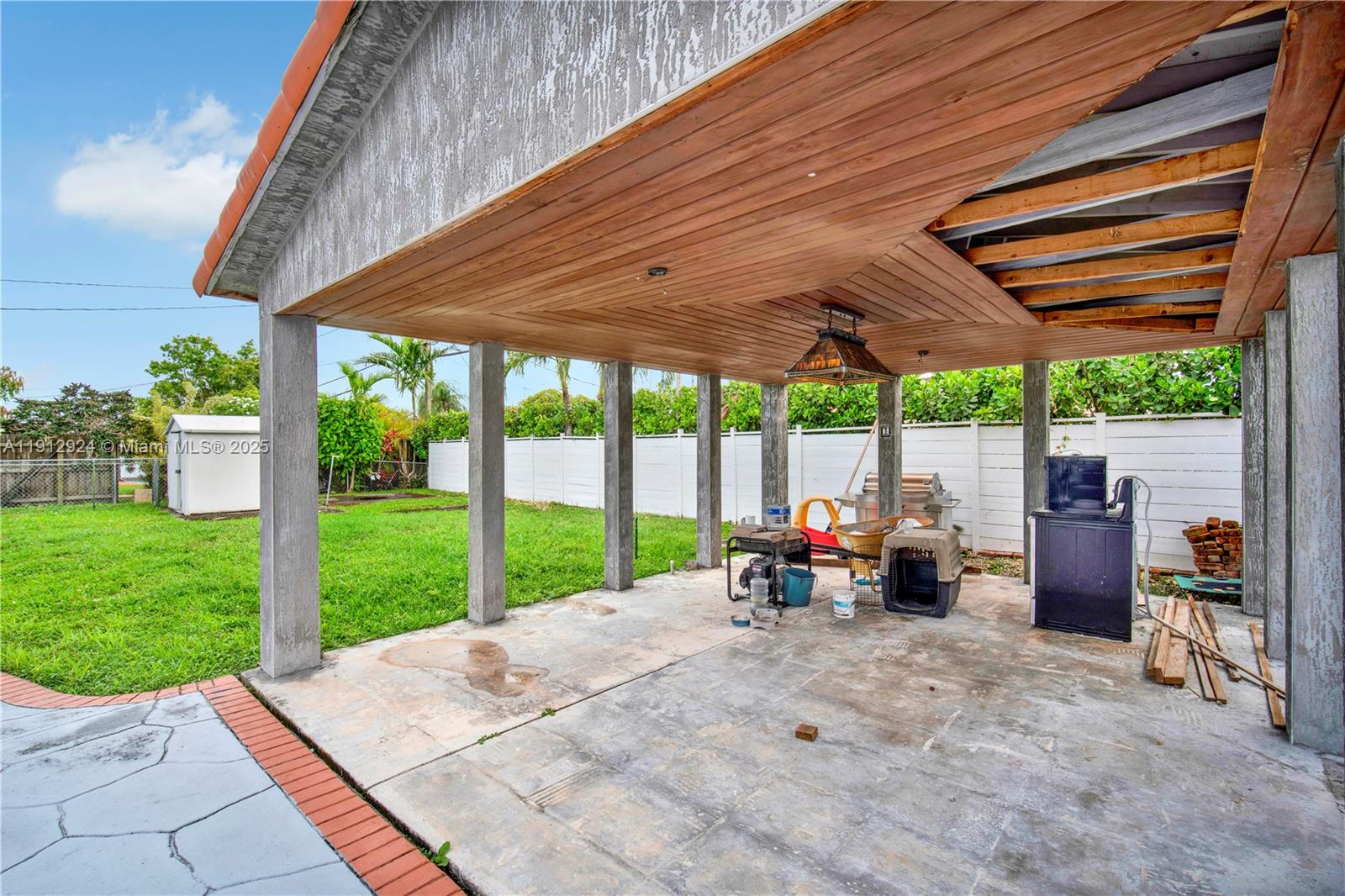 BREEZEVIEW MANORS - Residential Lease