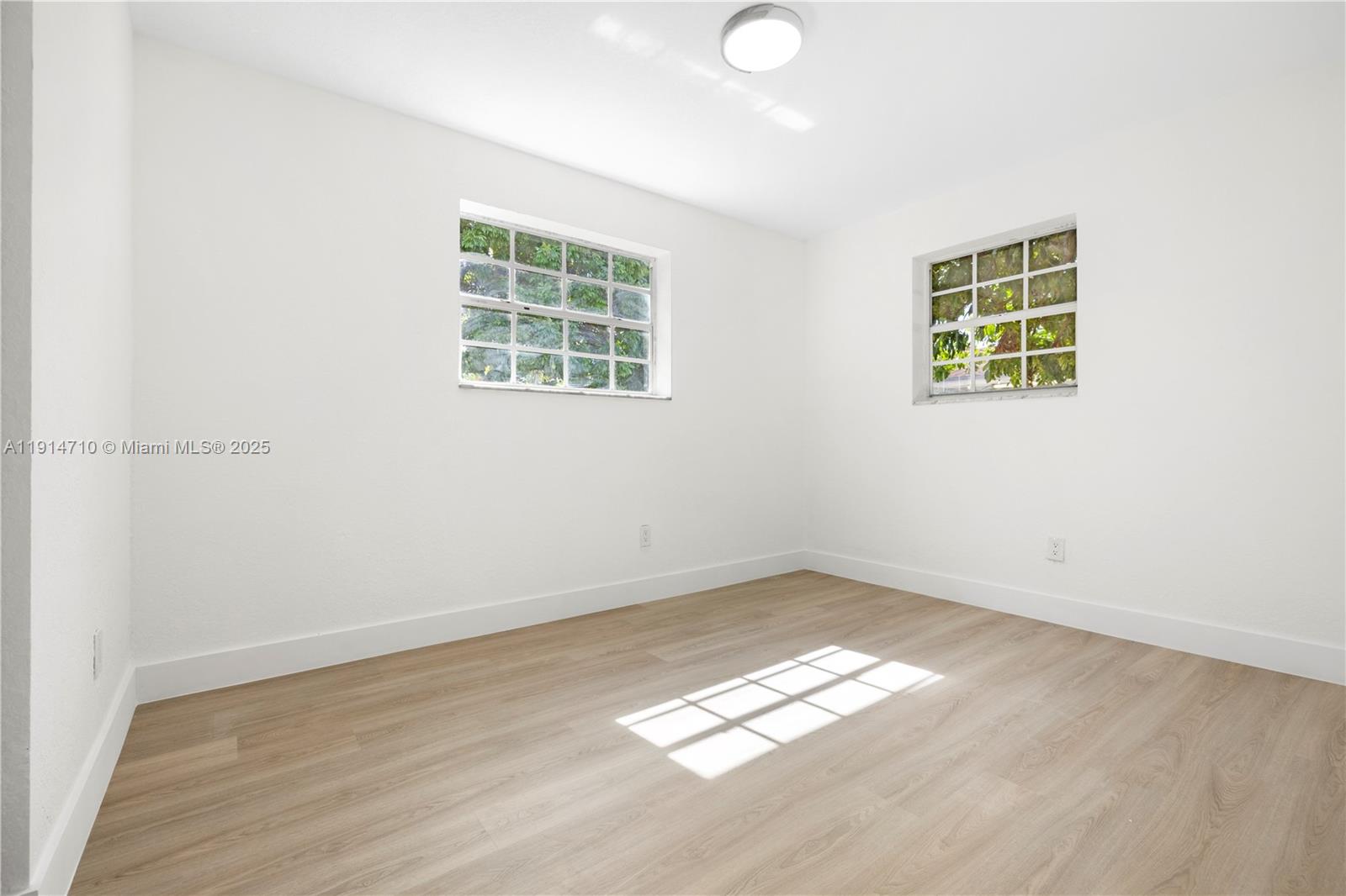 KINGSWOOD MANOR - Residential