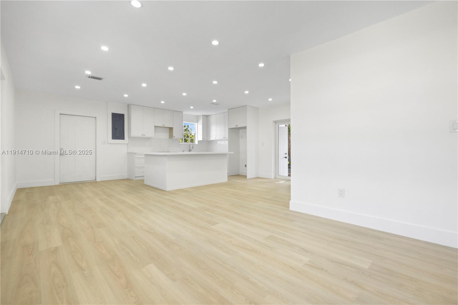 KINGSWOOD MANOR - Residential