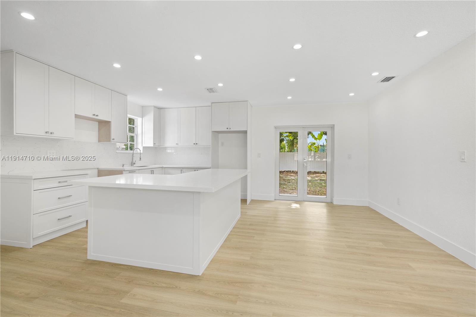 KINGSWOOD MANOR - Residential