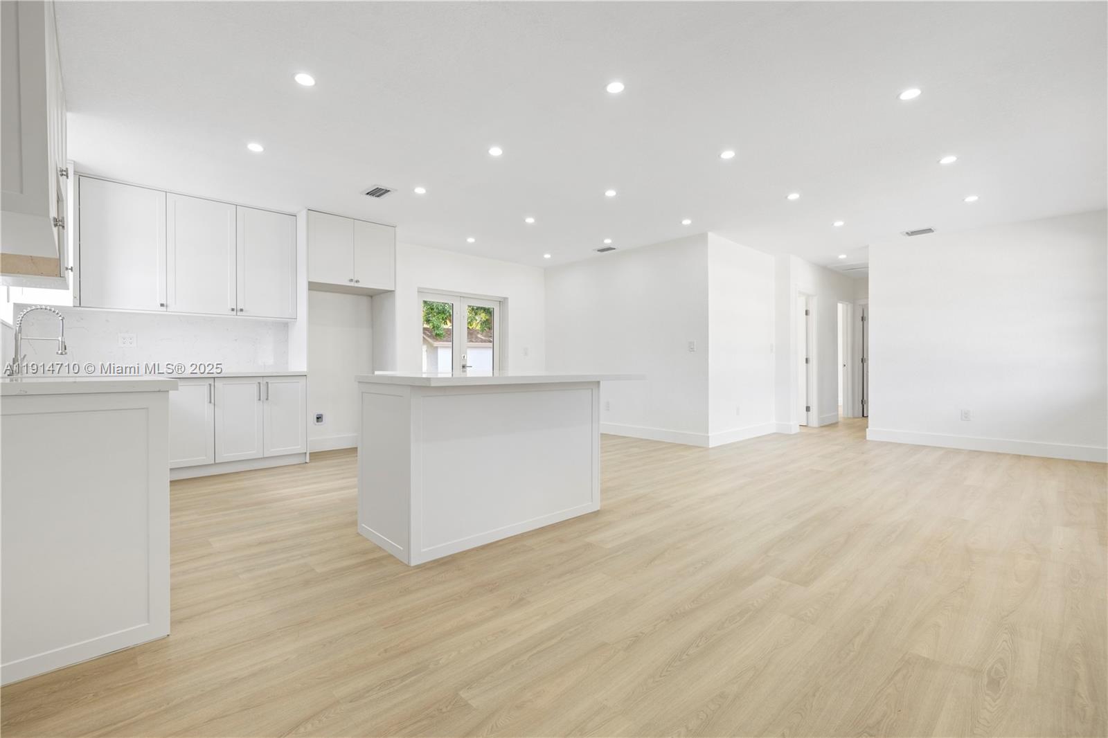 KINGSWOOD MANOR - Residential