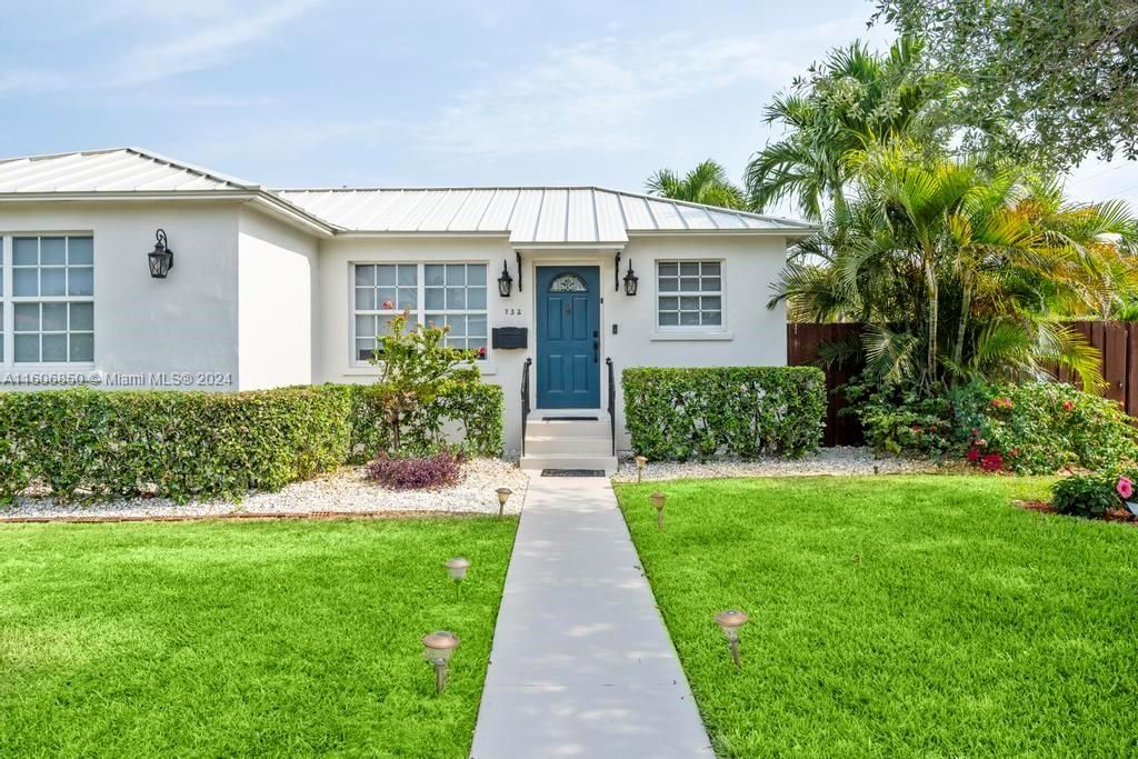 Photo of 732 Hunter St, West Palm Beach, FL 33405 (MLS # A11606850)
