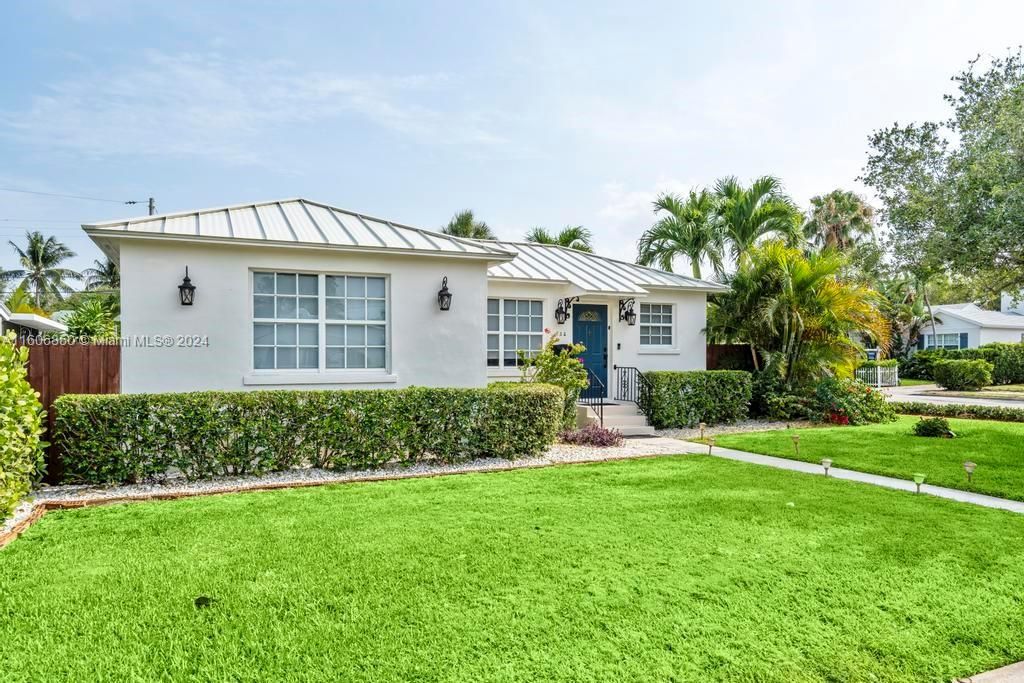Photo of 732 Hunter St, West Palm Beach, FL 33405 (MLS # A11606850)