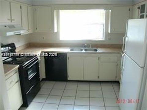 1338 White Pine Dr Wellington FL 33414