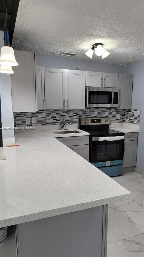 RIVIERA BEACH HEIGHTS ADD - Residential Lease