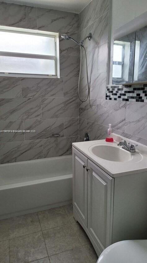 RIVIERA BEACH HEIGHTS ADD - Residential Lease