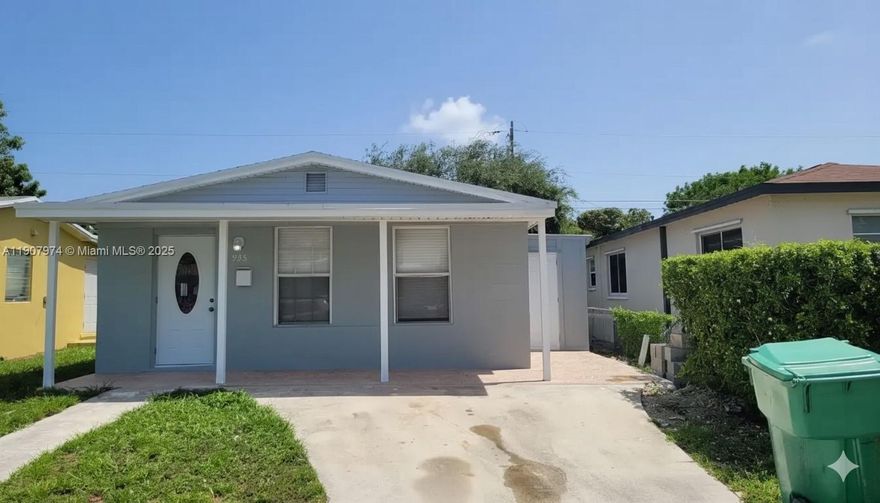 Live close to it all in this renovated 2 bedroom 1 bath home with a front patio to relax and a spacious backyard to entertain guests. Upgraded kitchen with granite counters and stainless appliances to enhance interior appeal. Like new Washer and Dryer for your added convenience. Drive up to your door in your own Private drive way to park your car and arrive home. Home is on a Closed off street for reduced traffic and noise. Wont last. See it...and Rent it today!