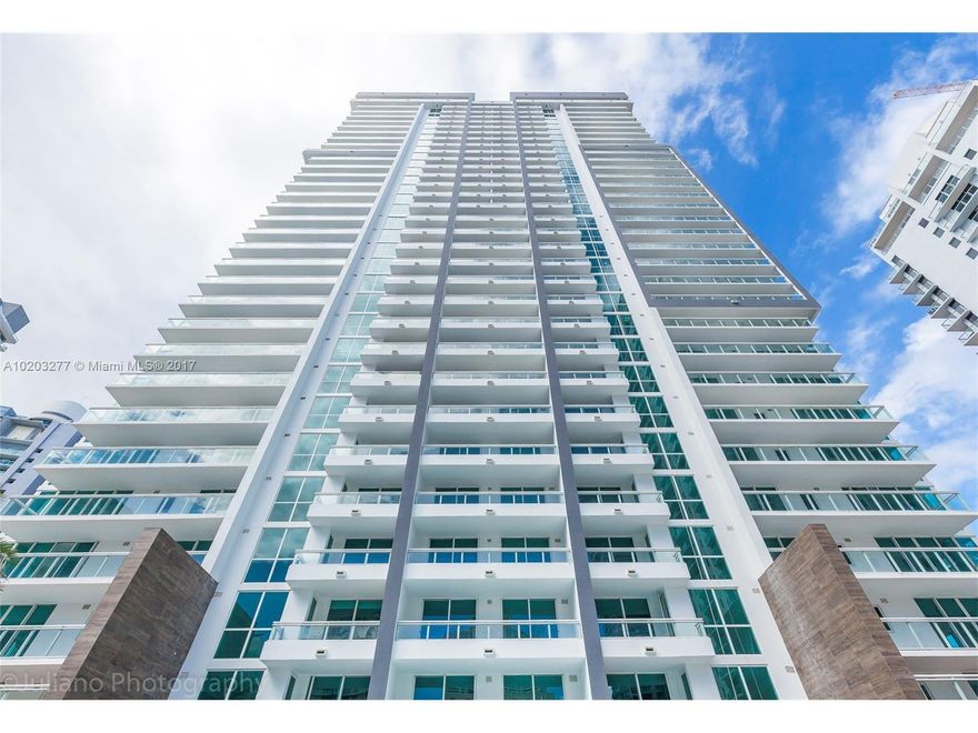 Spectacular, brand new, never lived in 1 bedroom + den/ 1 bath unit with incredible views of the Miami Skyline. Completely finished with white porcelain floors and built out closets. Enjoy ultra luxury details, such as beautiful hand crafted Nolte kitchen cabinets, Bosch appliances, custom closets, window treatments, extended balcony and more. Come live in the newest building to hit Brickell with resort style pools and cabanas, state of the art fitness center, clubhouse, kids play room and more.