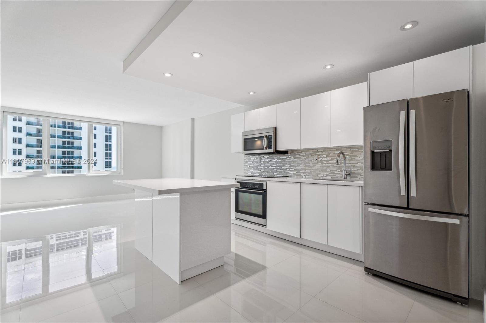 2301 Collins Ave 912, Miami Beach, Miami-Dade County, Florida - 1 Bedrooms  
1 Bathrooms - 