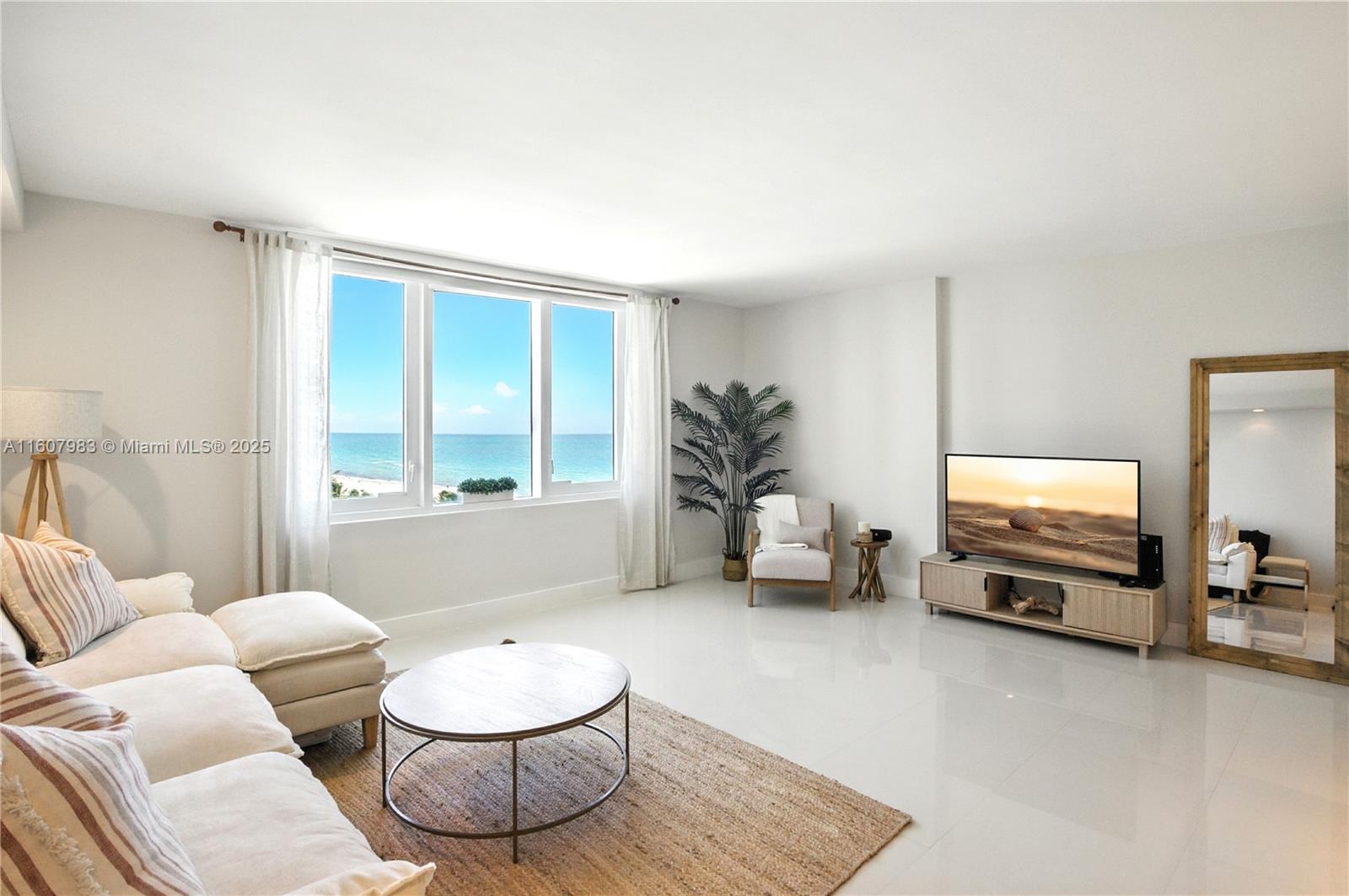 2301 Collins Ave 912