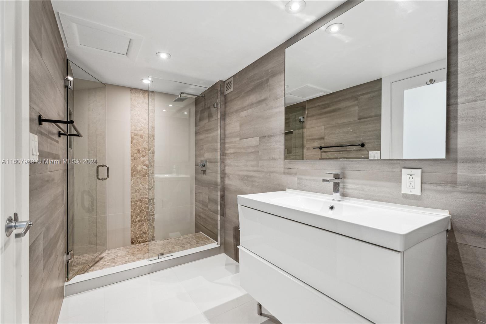RONEY PALACE CONDO - Residential