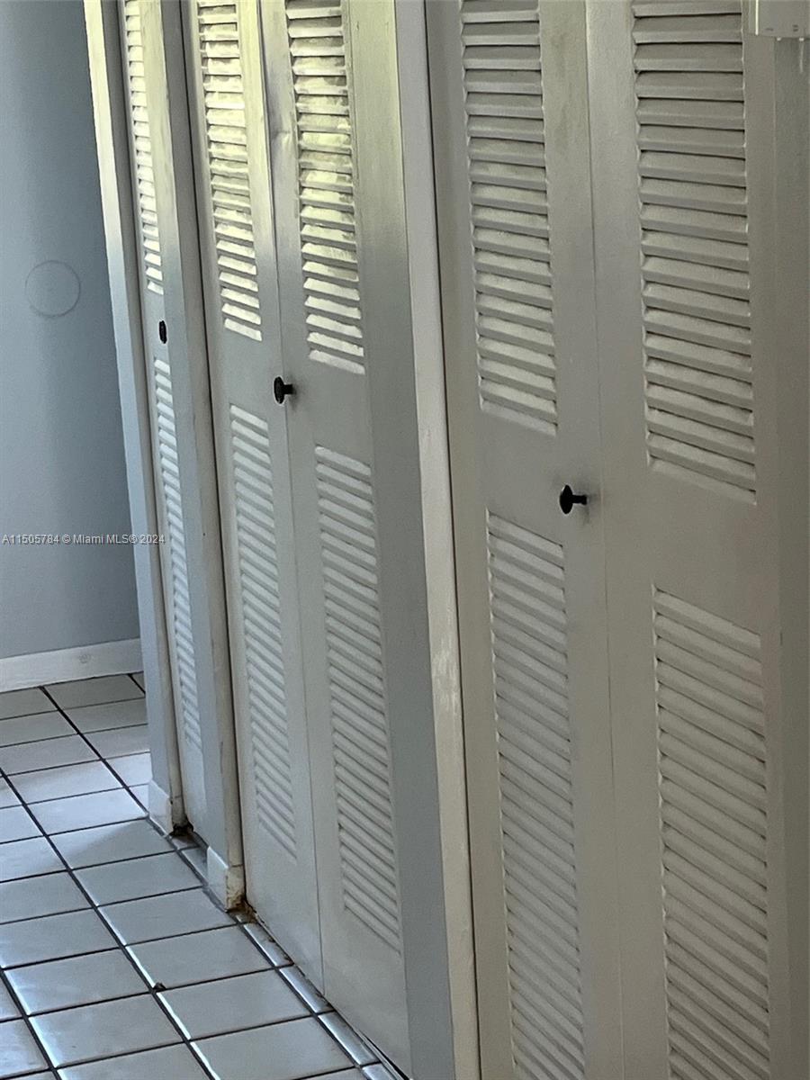 VILLAS AT LAKEVIEW CONDO - Residential Lease