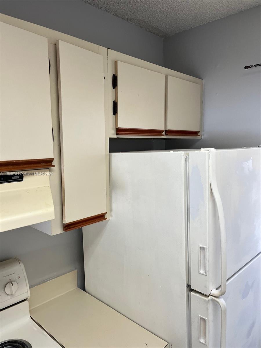 VILLAS AT LAKEVIEW CONDO - Residential Lease