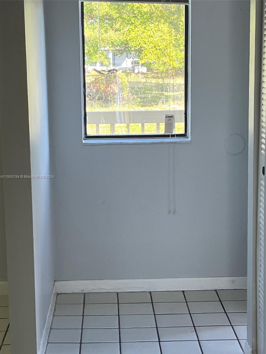 VILLAS AT LAKEVIEW CONDO - Residential Lease