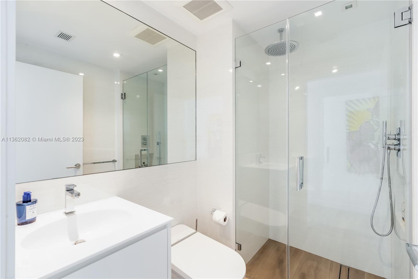 LA TOUR CONDO - Residential