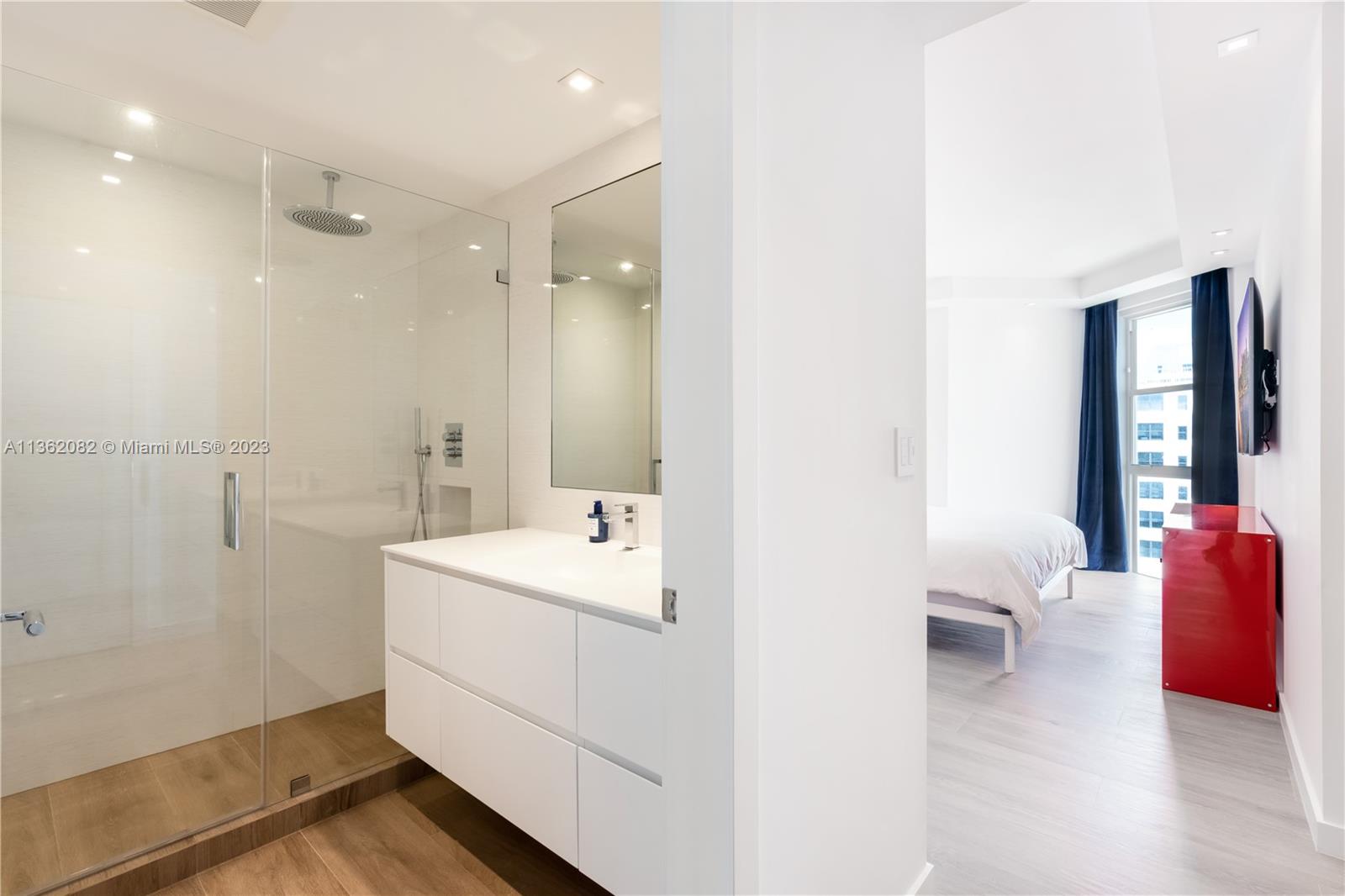 LA TOUR CONDO - Residential