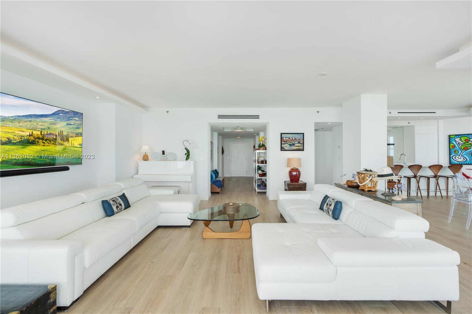 LA TOUR CONDO - Residential