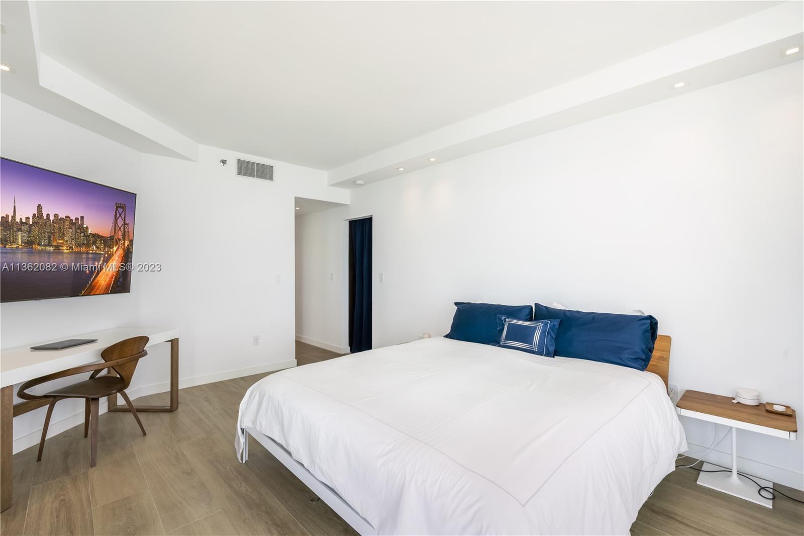 LA TOUR CONDO - Residential