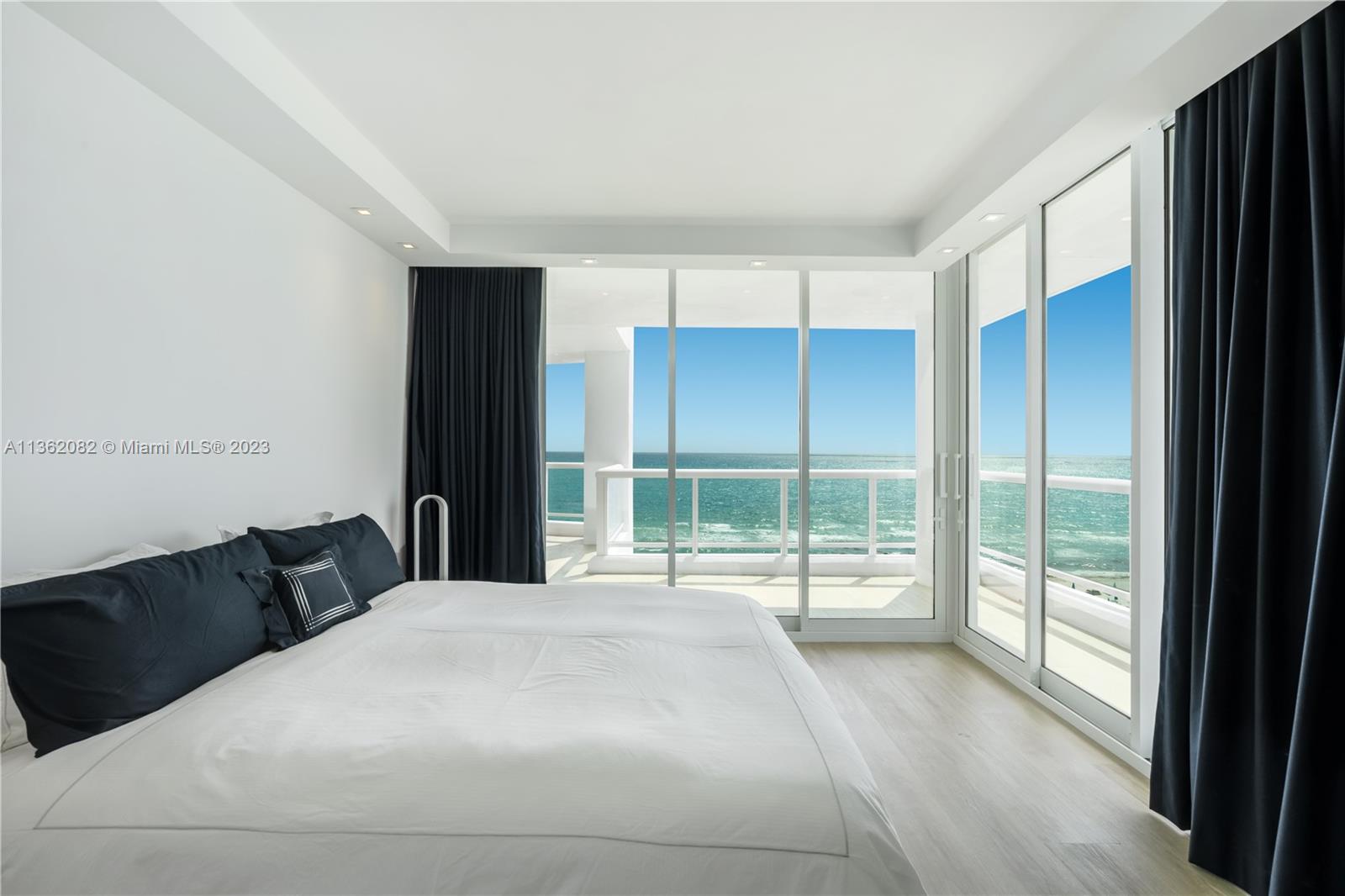 LA TOUR CONDO - Residential