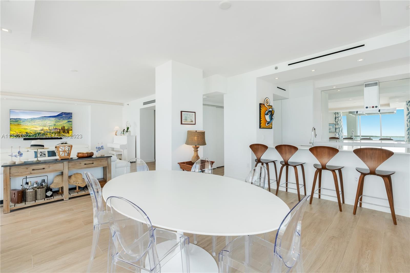 LA TOUR CONDO - Residential