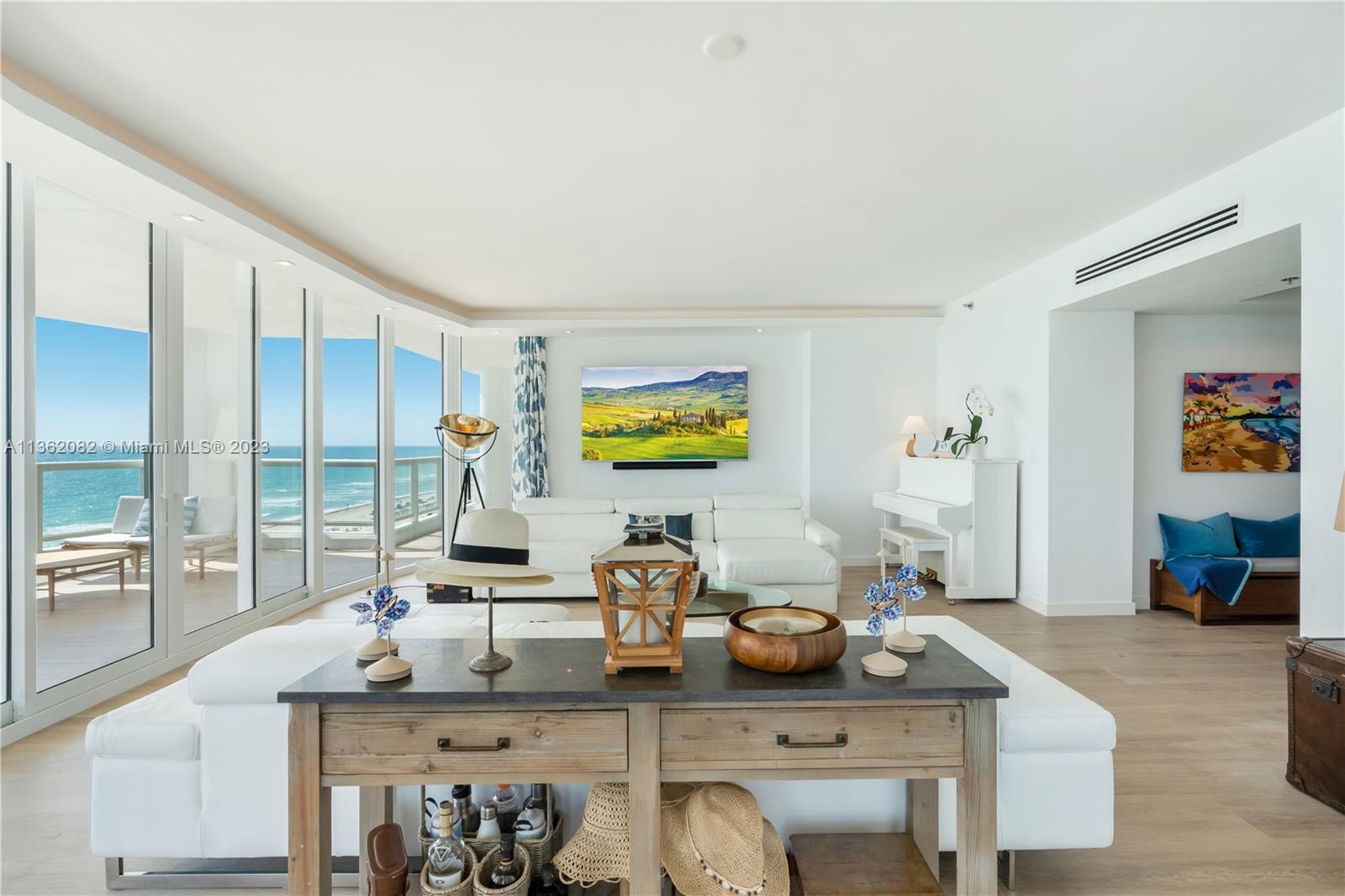 LA TOUR CONDO - Residential