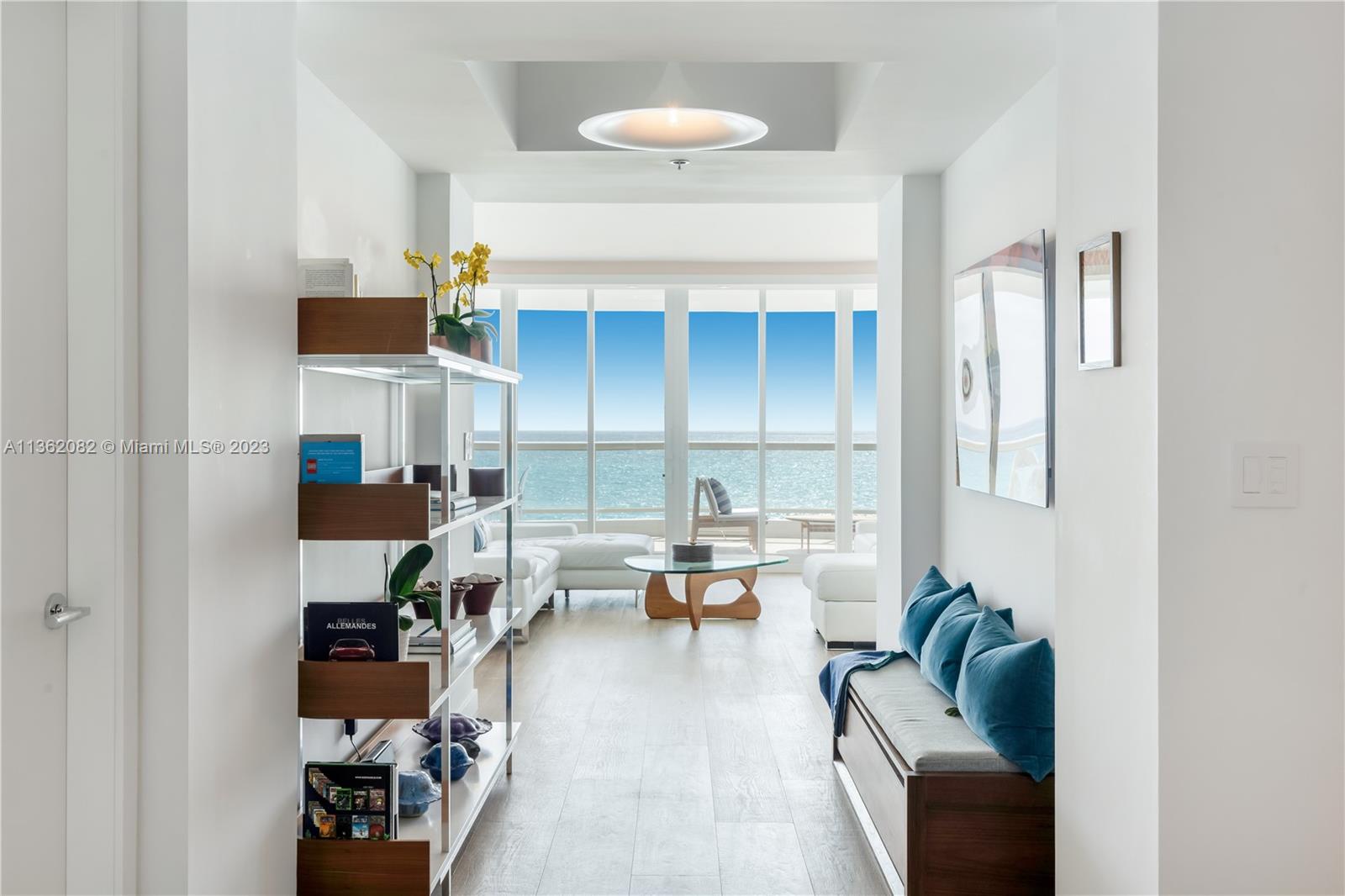 LA TOUR CONDO - Residential