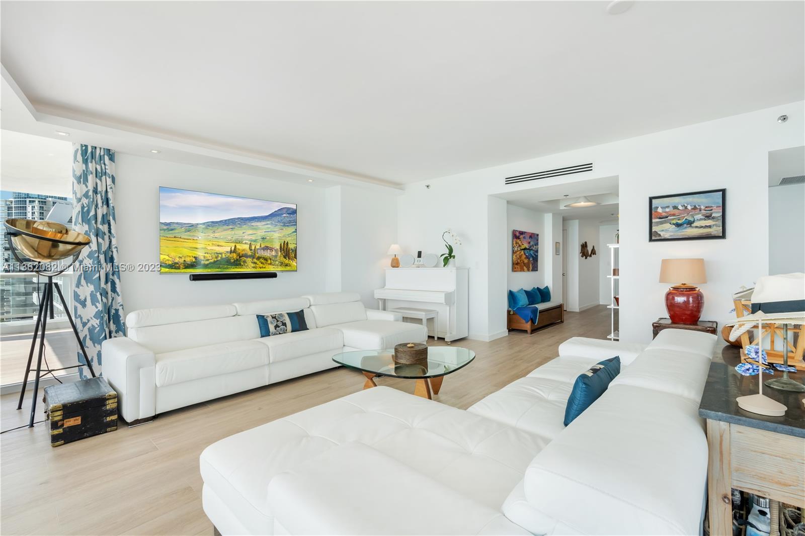 LA TOUR CONDO - Residential