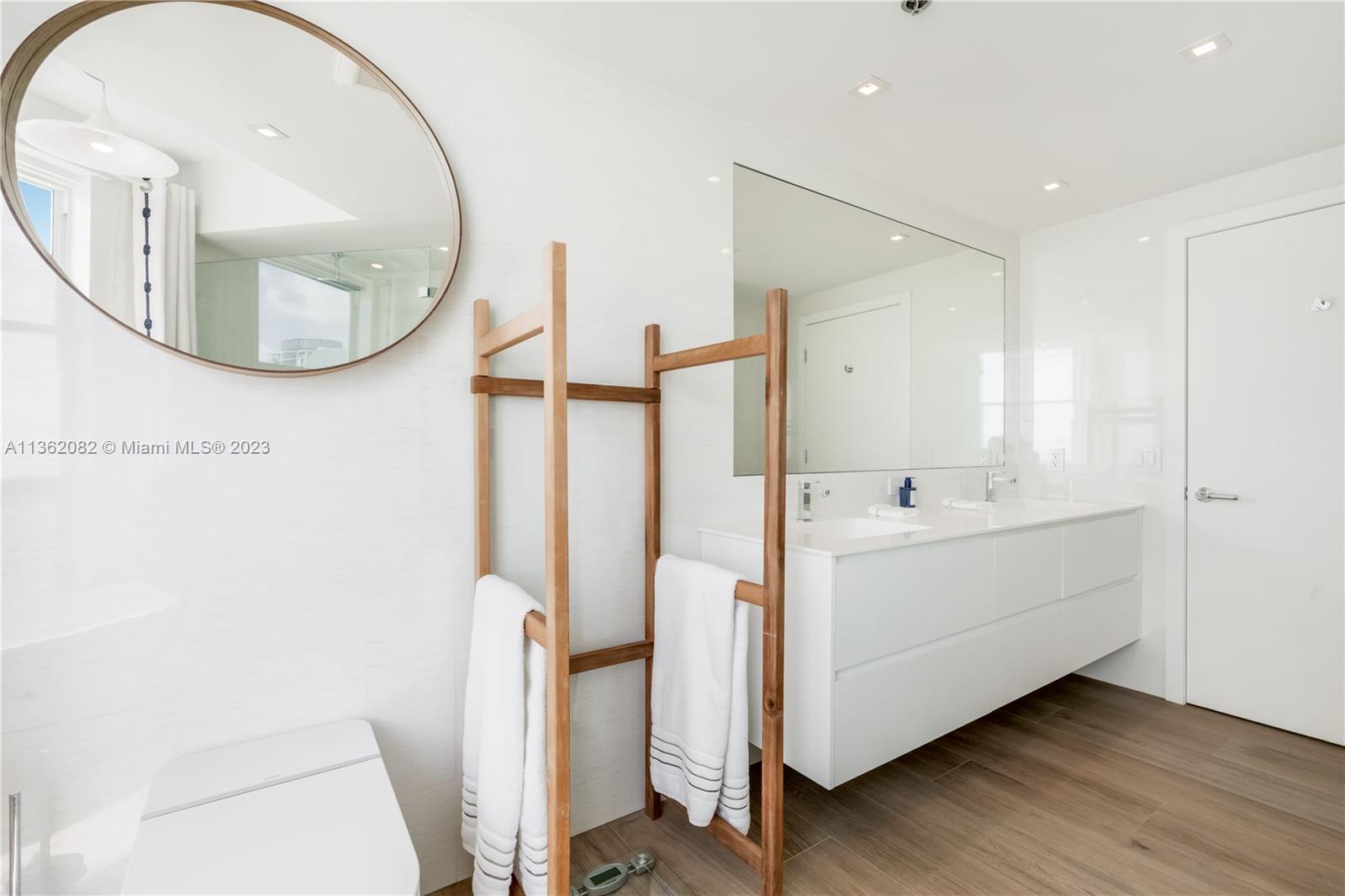 LA TOUR CONDO - Residential