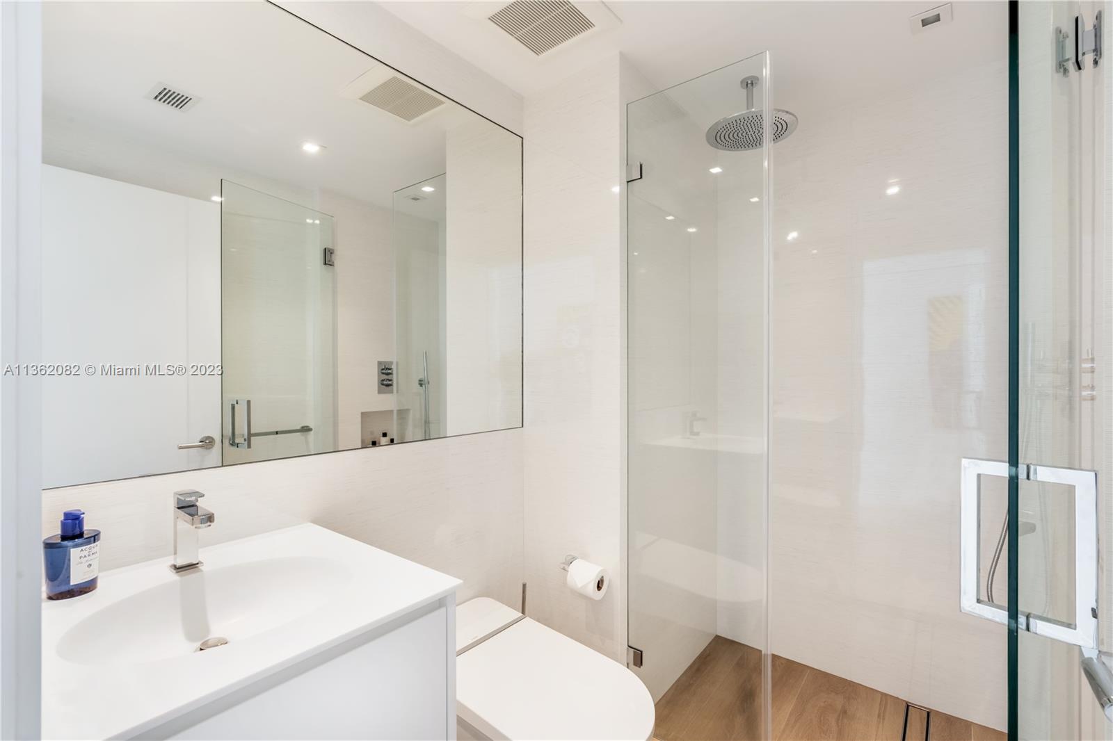 LA TOUR CONDO - Residential