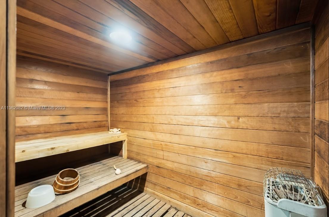 LA TOUR CONDO - Residential