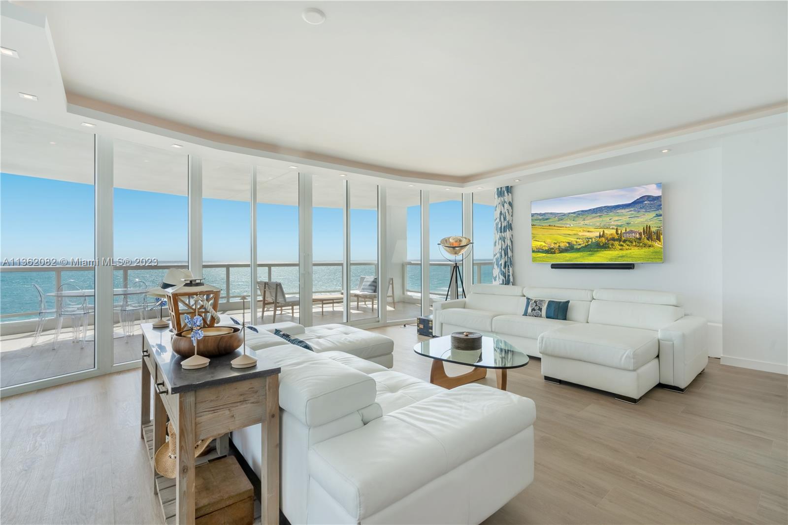 LA TOUR CONDO - Residential